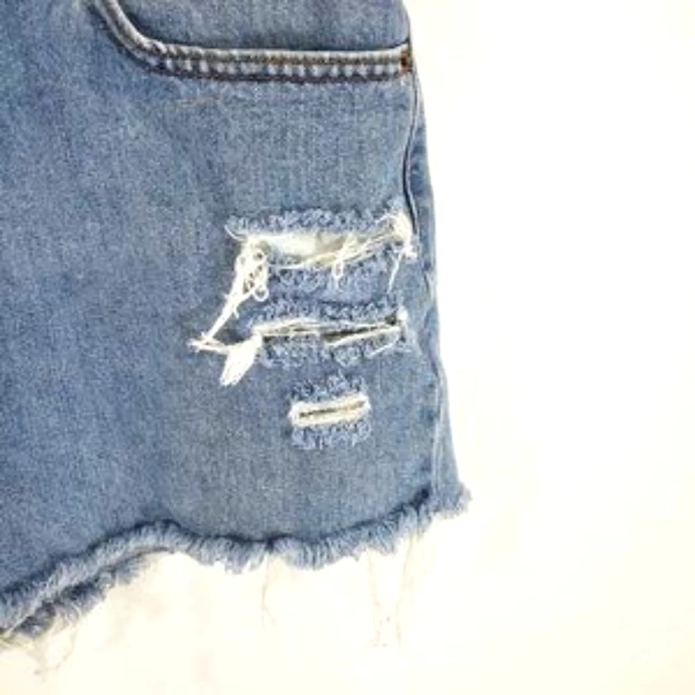 LEVI'S - EUC, Relaxed Fit 550 Cutoff Jean Shorts, Size 34 - Picture 4 of 6